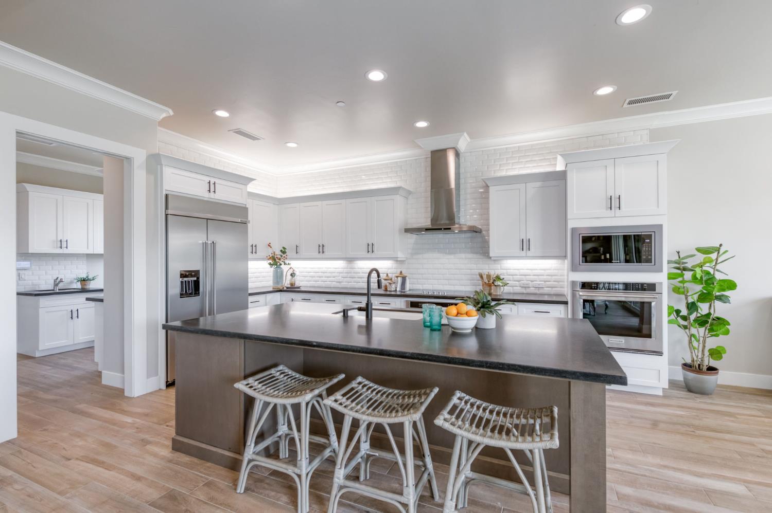 2873 E Beech Tree Dr, Fresno, CA 93730