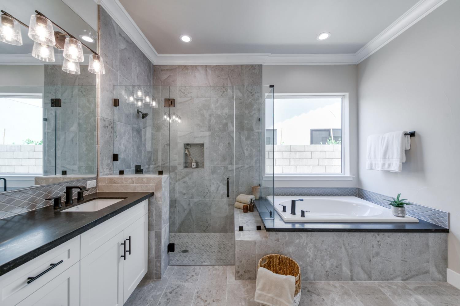 2873 E Beech Tree Dr, Fresno, CA 93730