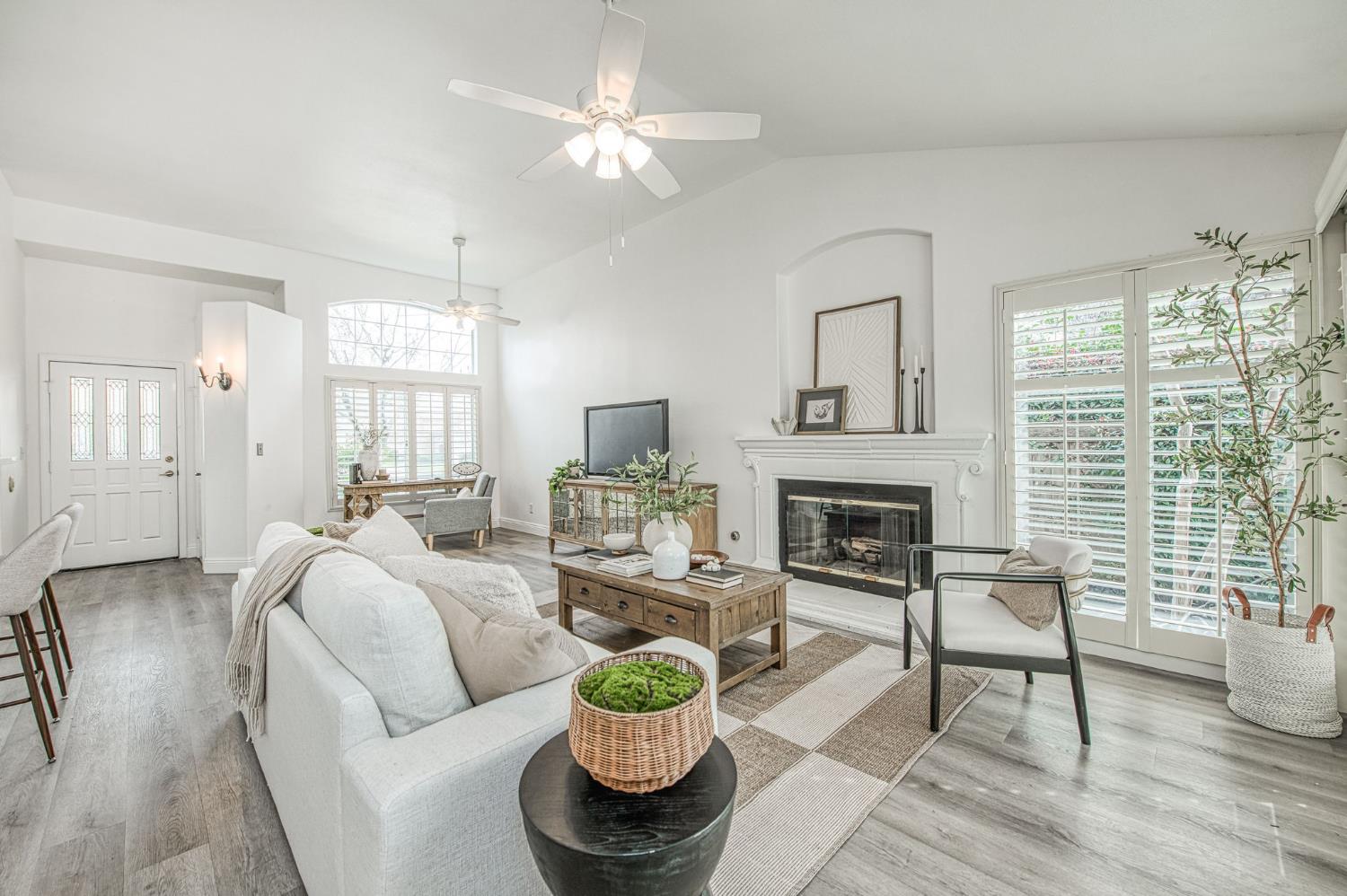 9225 N Bramwell St, Fresno, CA 93720