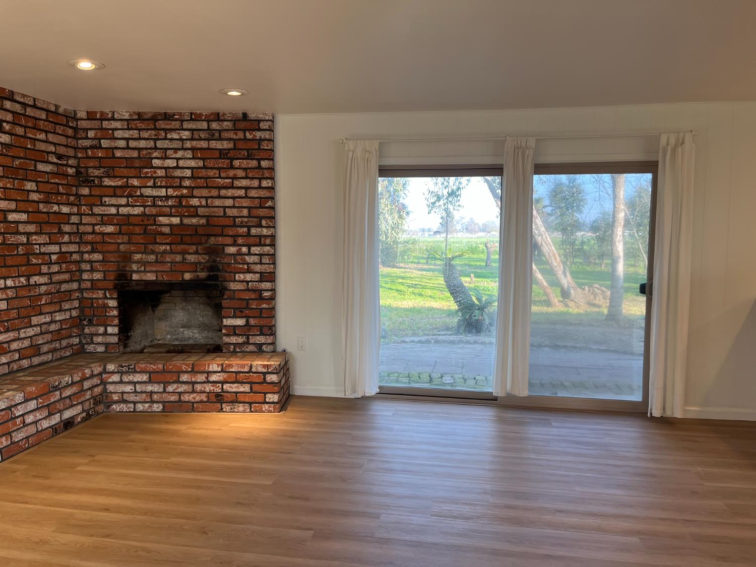 1652 N Cornelia, Fresno, CA 93722