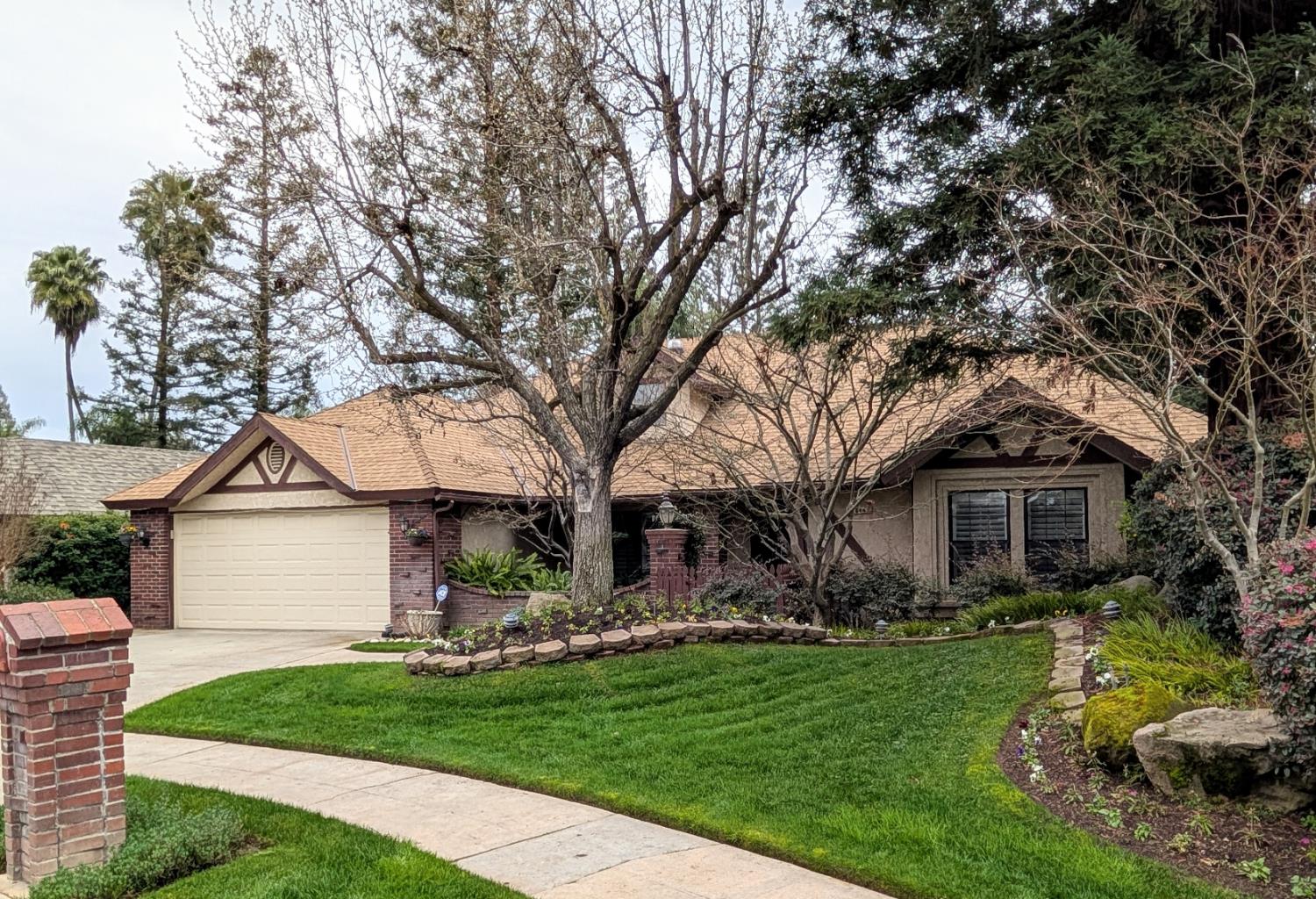 8448 N Bond St, Fresno, CA 93720