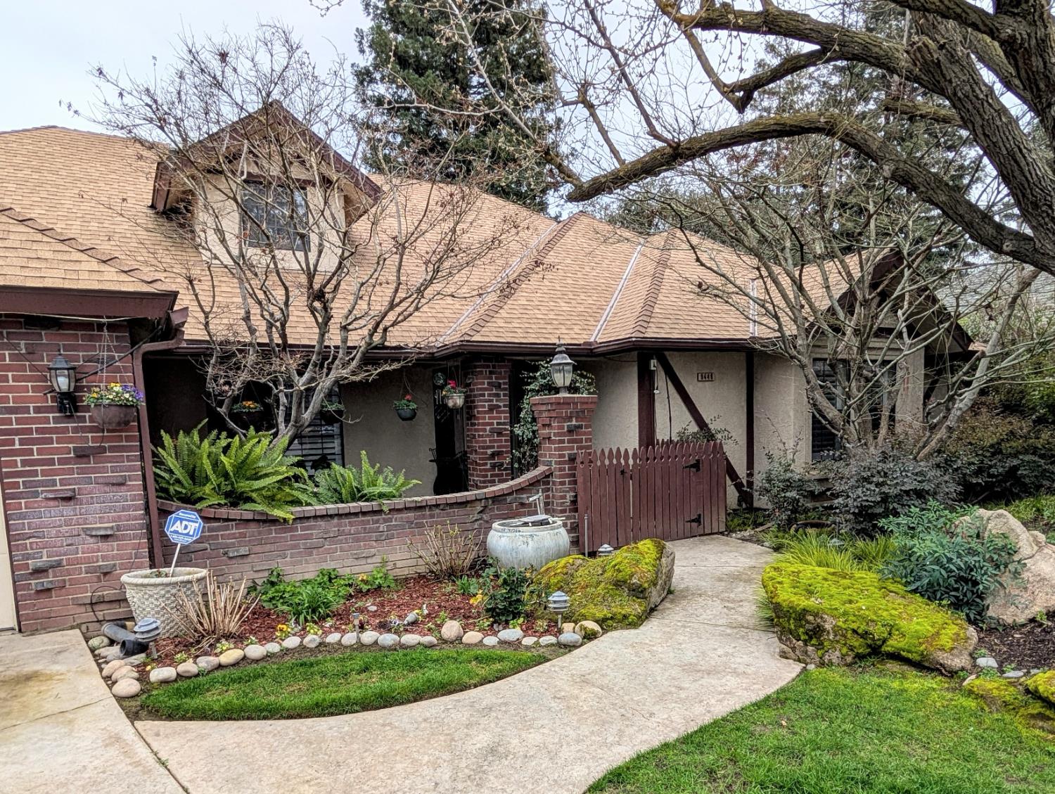 8448 N Bond St, Fresno, CA 93720