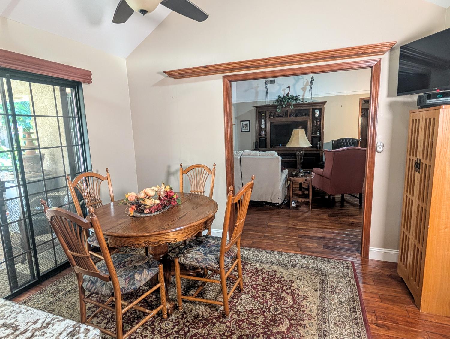 8448 N Bond St, Fresno, CA 93720