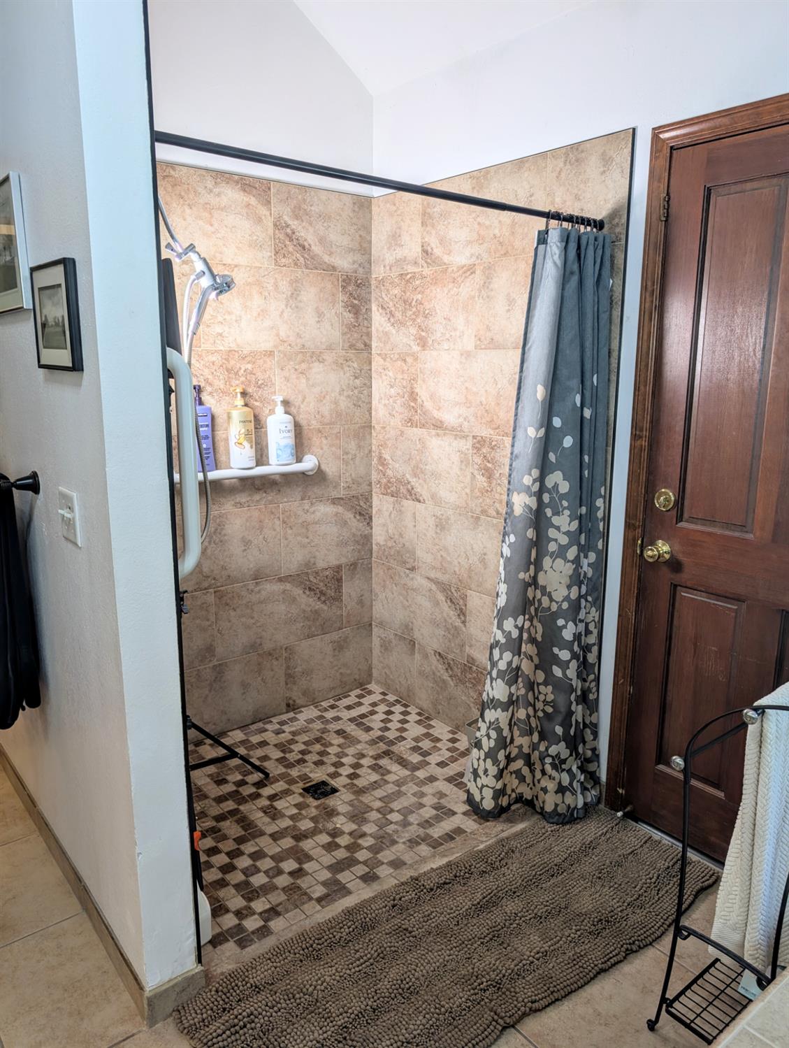 8448 N Bond St, Fresno, CA 93720