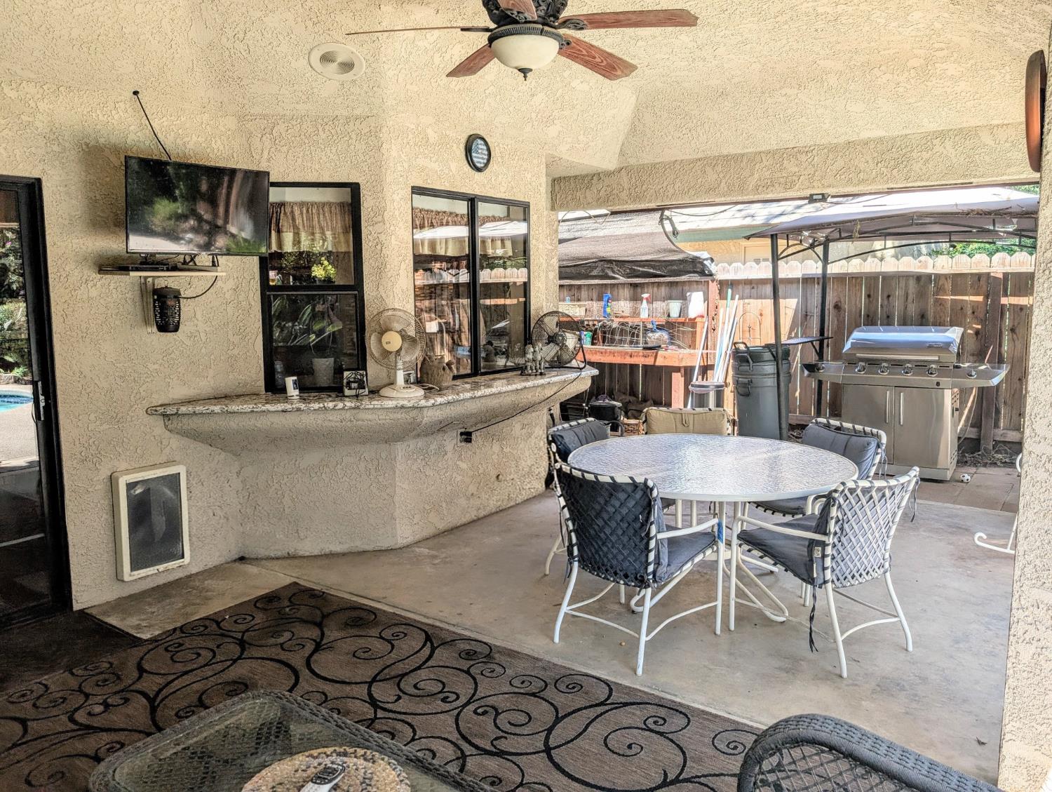 8448 N Bond St, Fresno, CA 93720