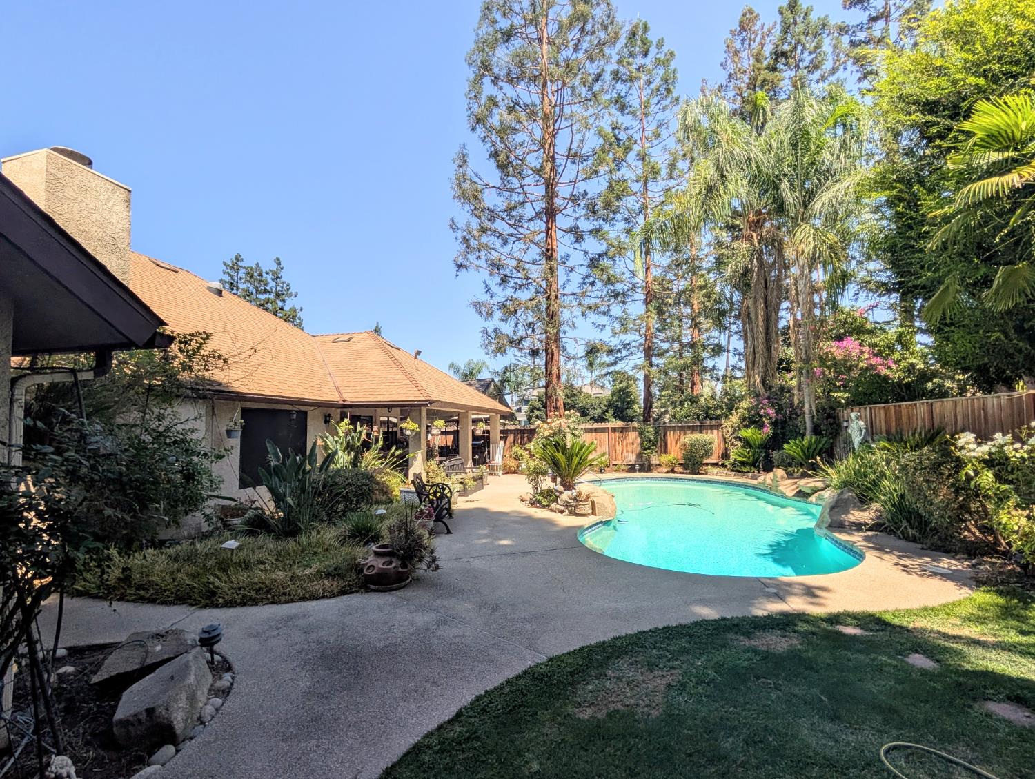 8448 N Bond St, Fresno, CA 93720