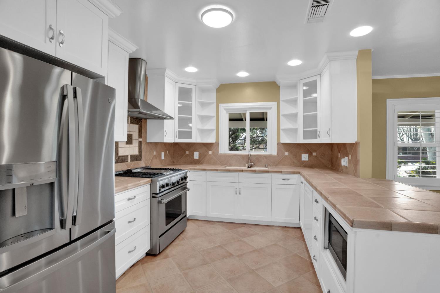 741 E Rialto Ave, Fresno, CA 93704