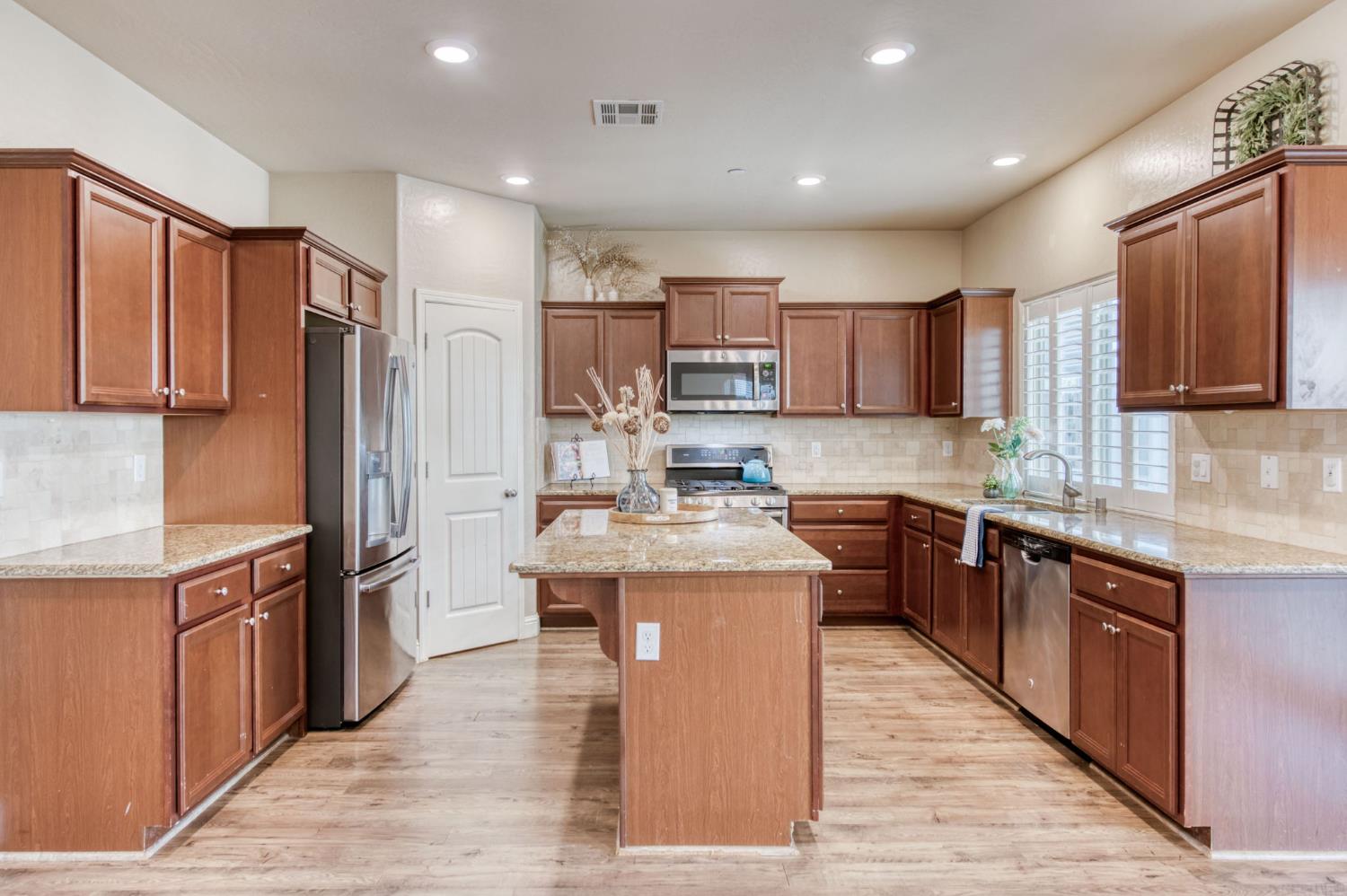 3341 N Pearwood Ave, Fresno, CA 93727