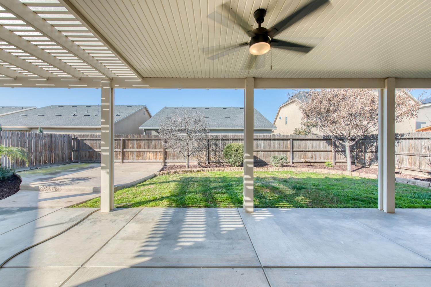 3341 N Pearwood Ave, Fresno, CA 93727