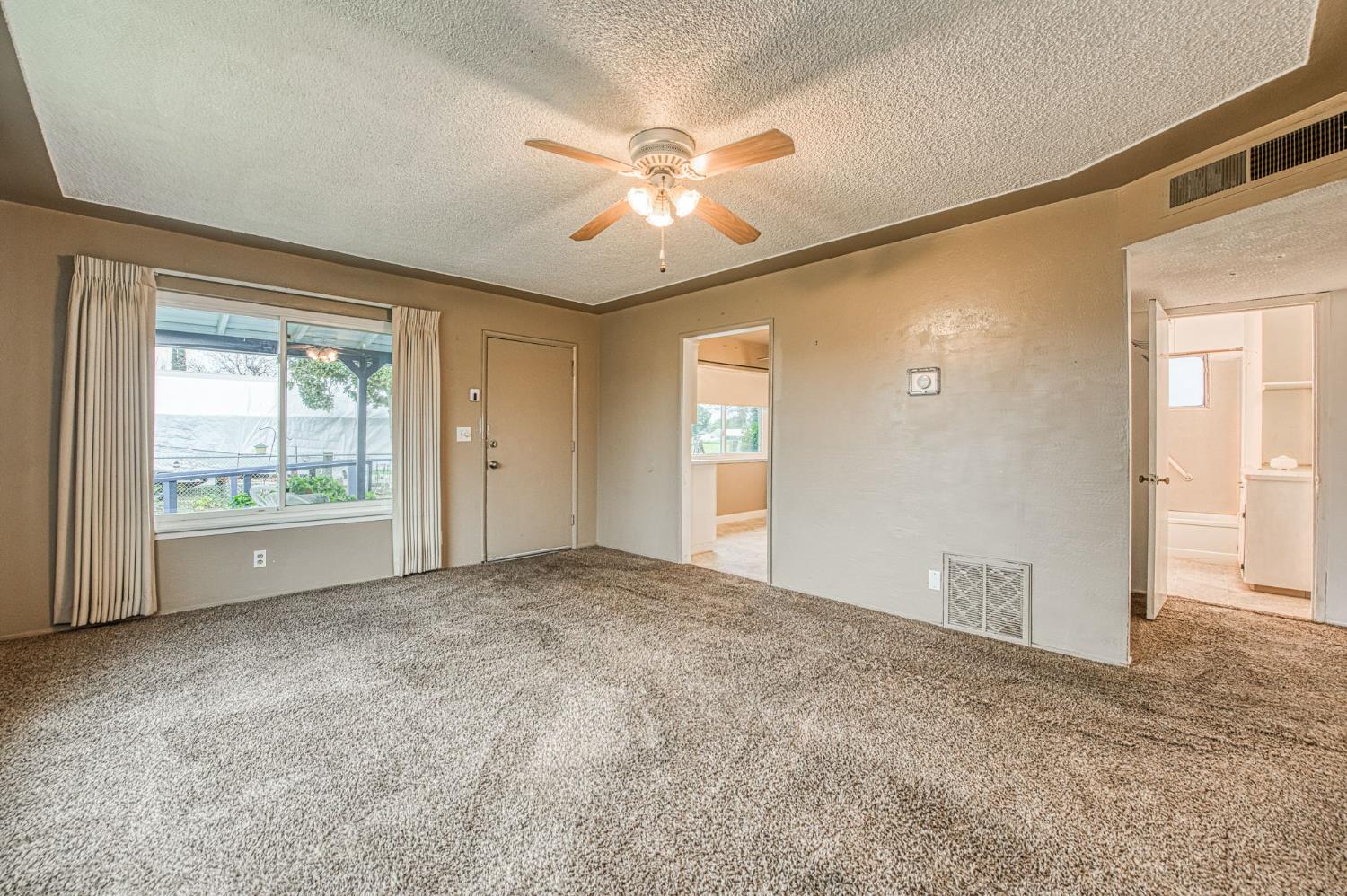 6729 W Clinton Ave, Fresno, CA 93723