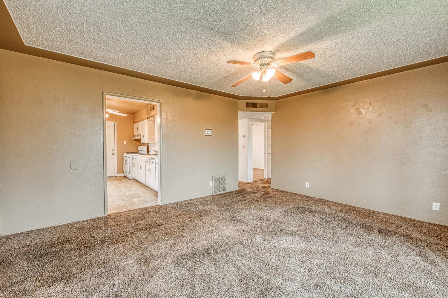 6729 W Clinton Ave, Fresno, CA 93723