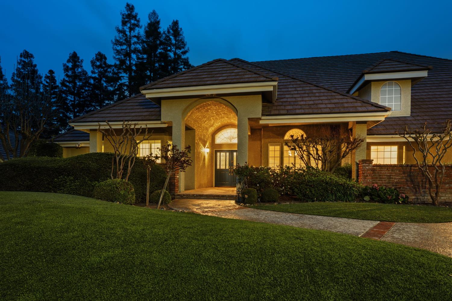 382 E Walnut Hill Ave, Fresno, CA 93720