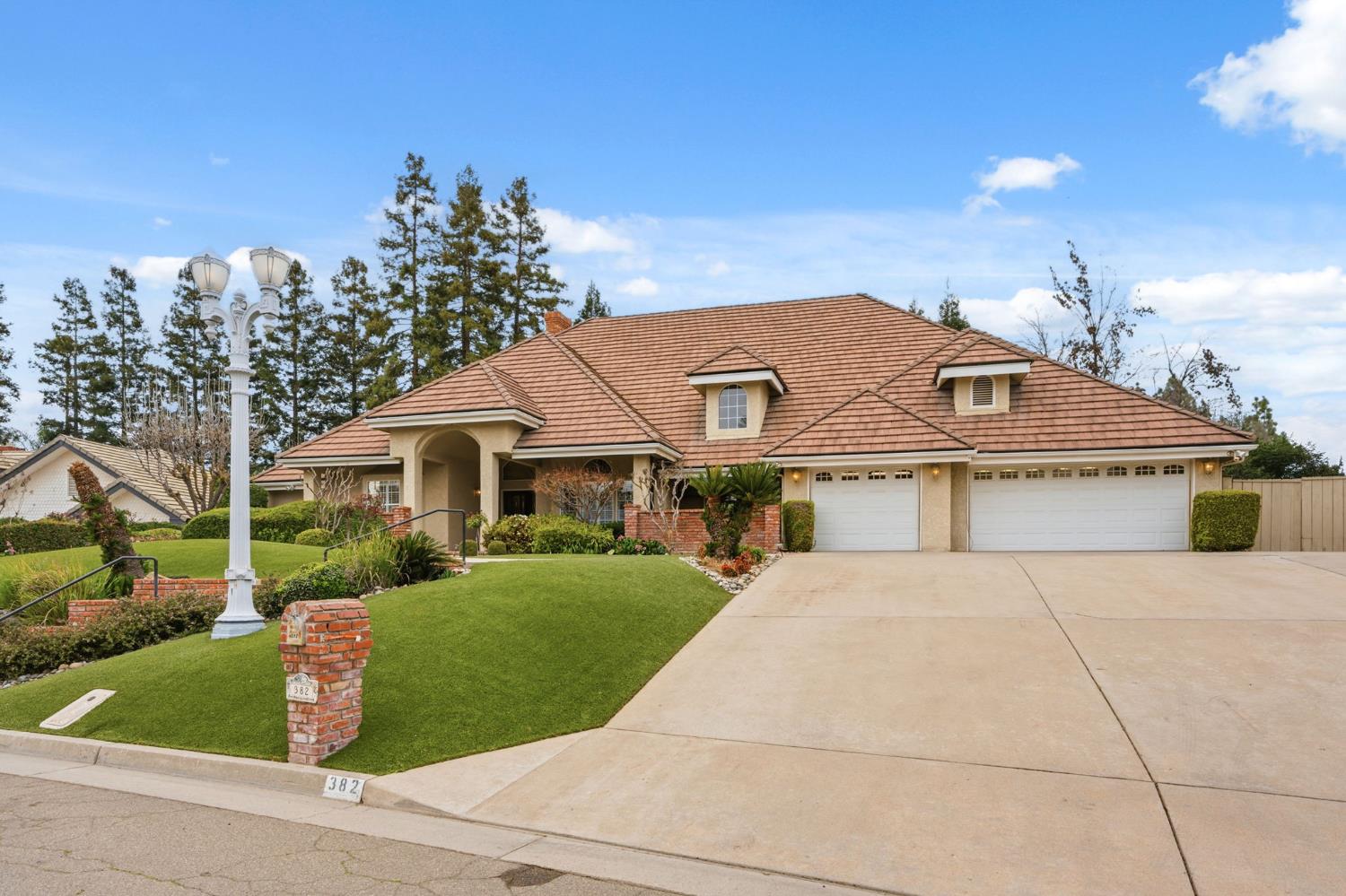 382 E Walnut Hill Ave, Fresno, CA 93720