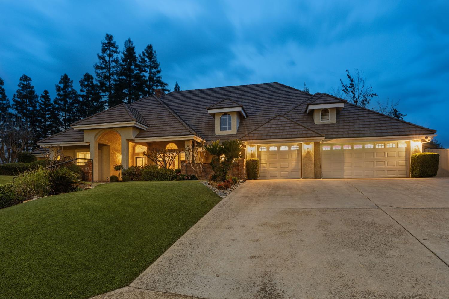 382 E Walnut Hill Ave, Fresno, CA 93720