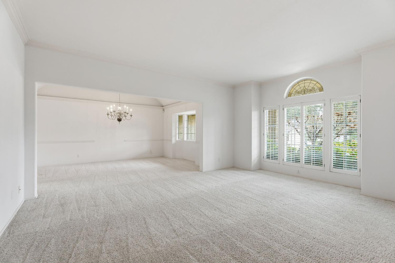 382 E Walnut Hill Ave, Fresno, CA 93720