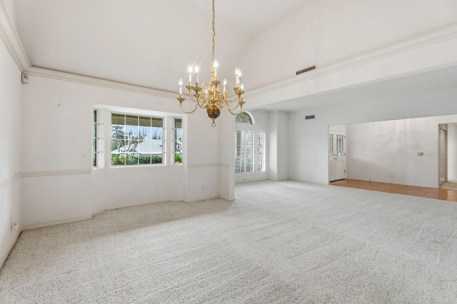 382 E Walnut Hill Ave, Fresno, CA 93720