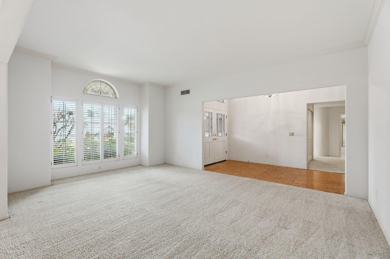 382 E Walnut Hill Ave, Fresno, CA 93720