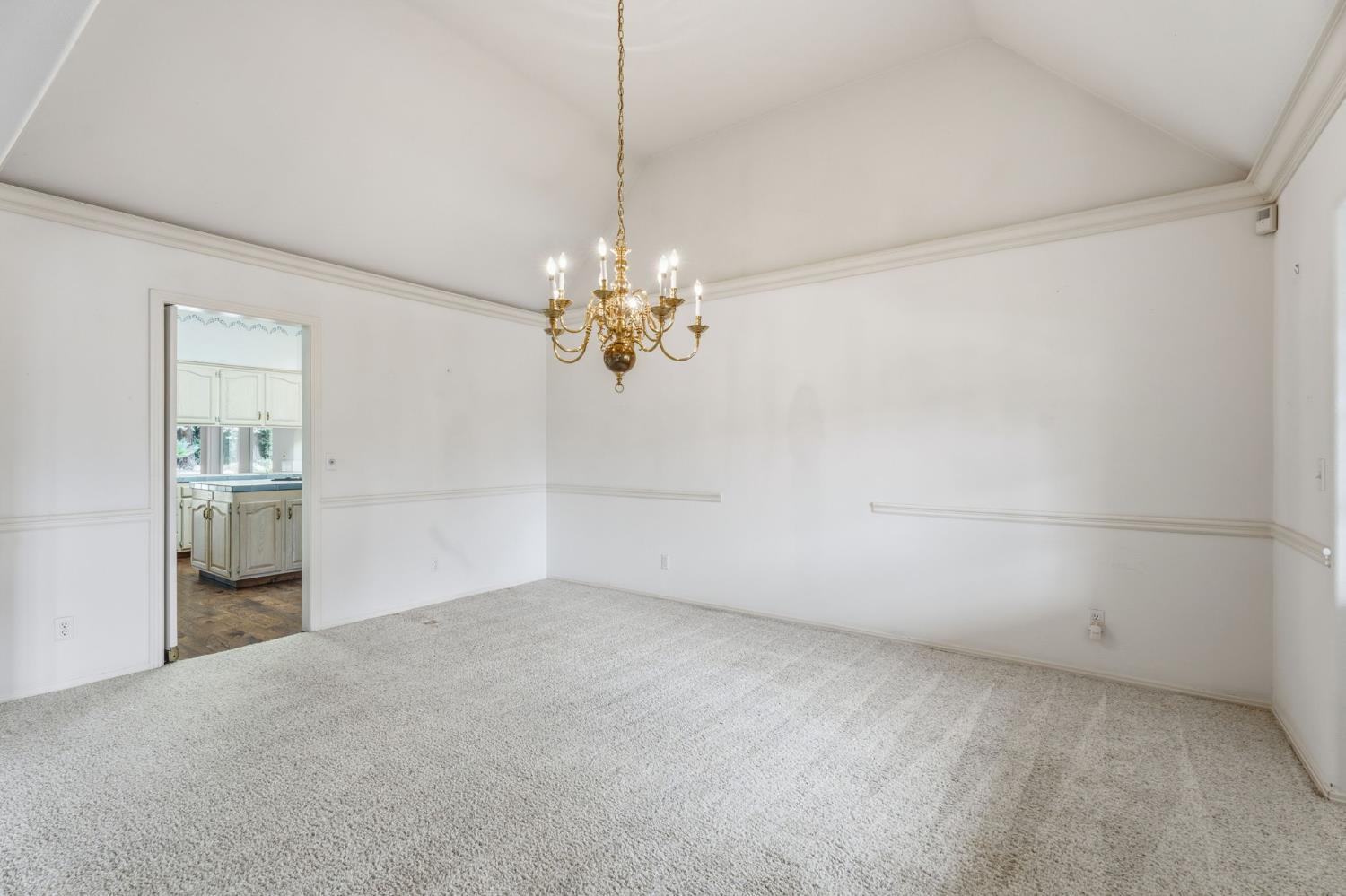 382 E Walnut Hill Ave, Fresno, CA 93720