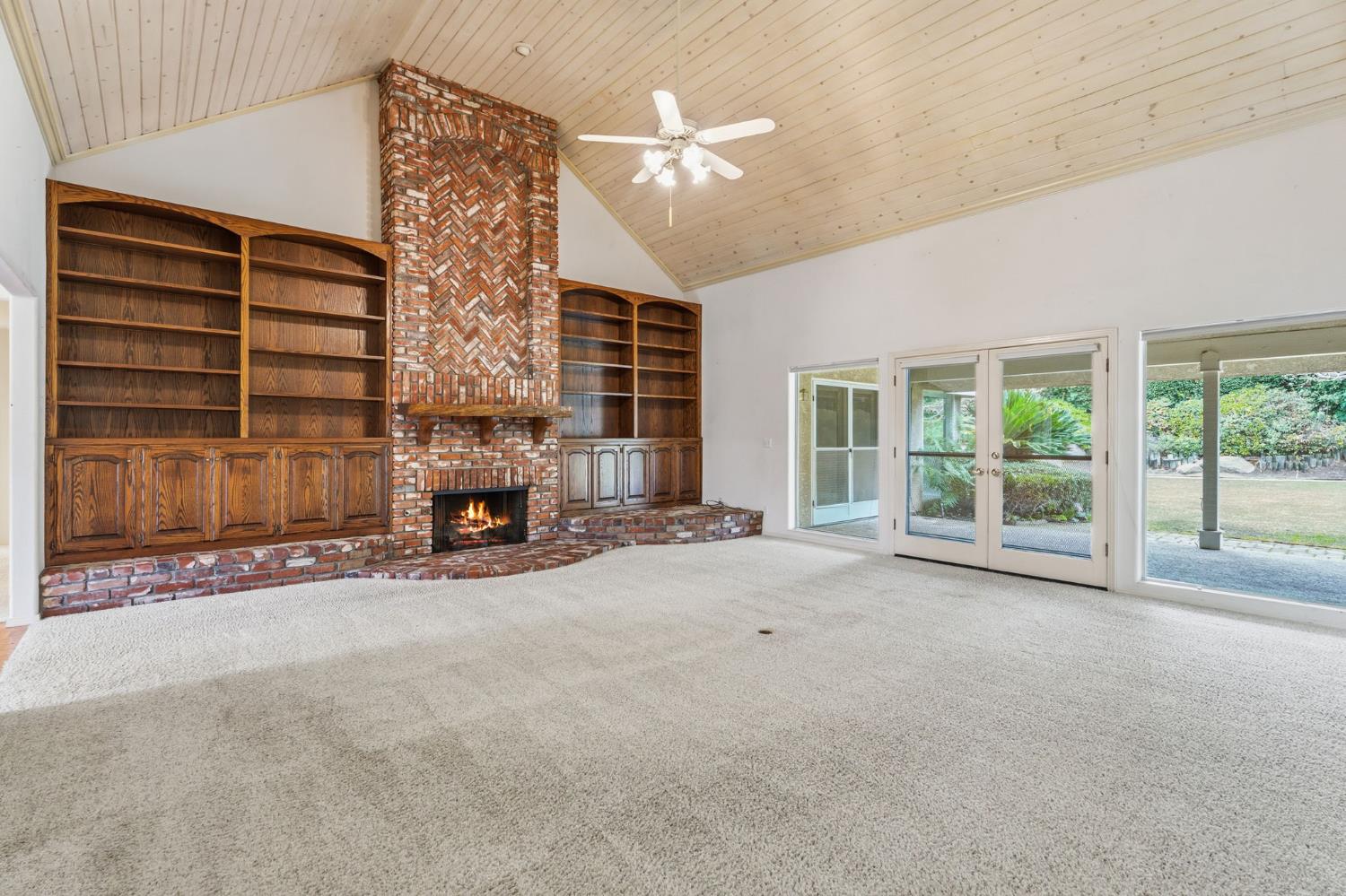 382 E Walnut Hill Ave, Fresno, CA 93720