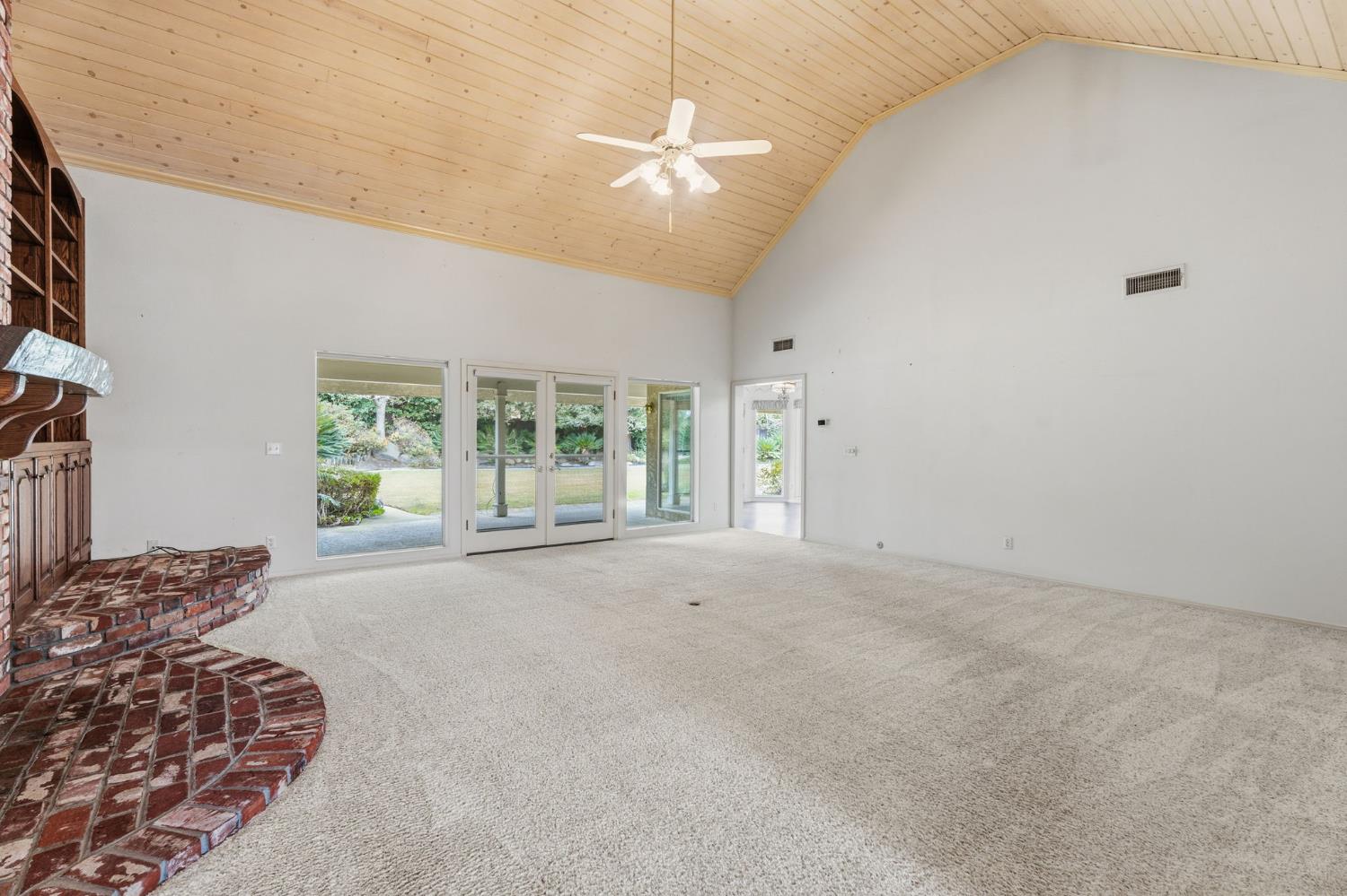 382 E Walnut Hill Ave, Fresno, CA 93720