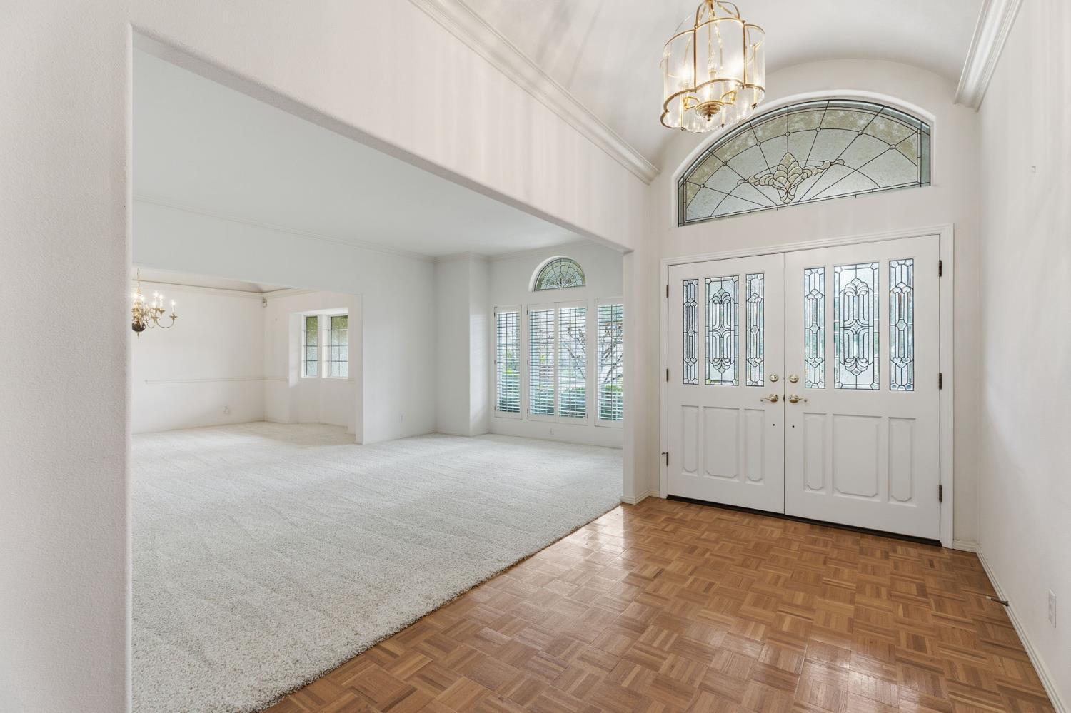 382 E Walnut Hill Ave, Fresno, CA 93720