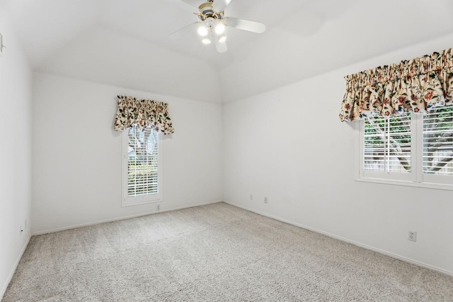 382 E Walnut Hill Ave, Fresno, CA 93720