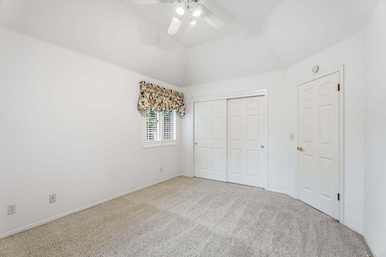 382 E Walnut Hill Ave, Fresno, CA 93720