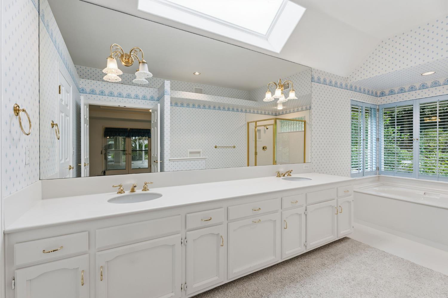 382 E Walnut Hill Ave, Fresno, CA 93720