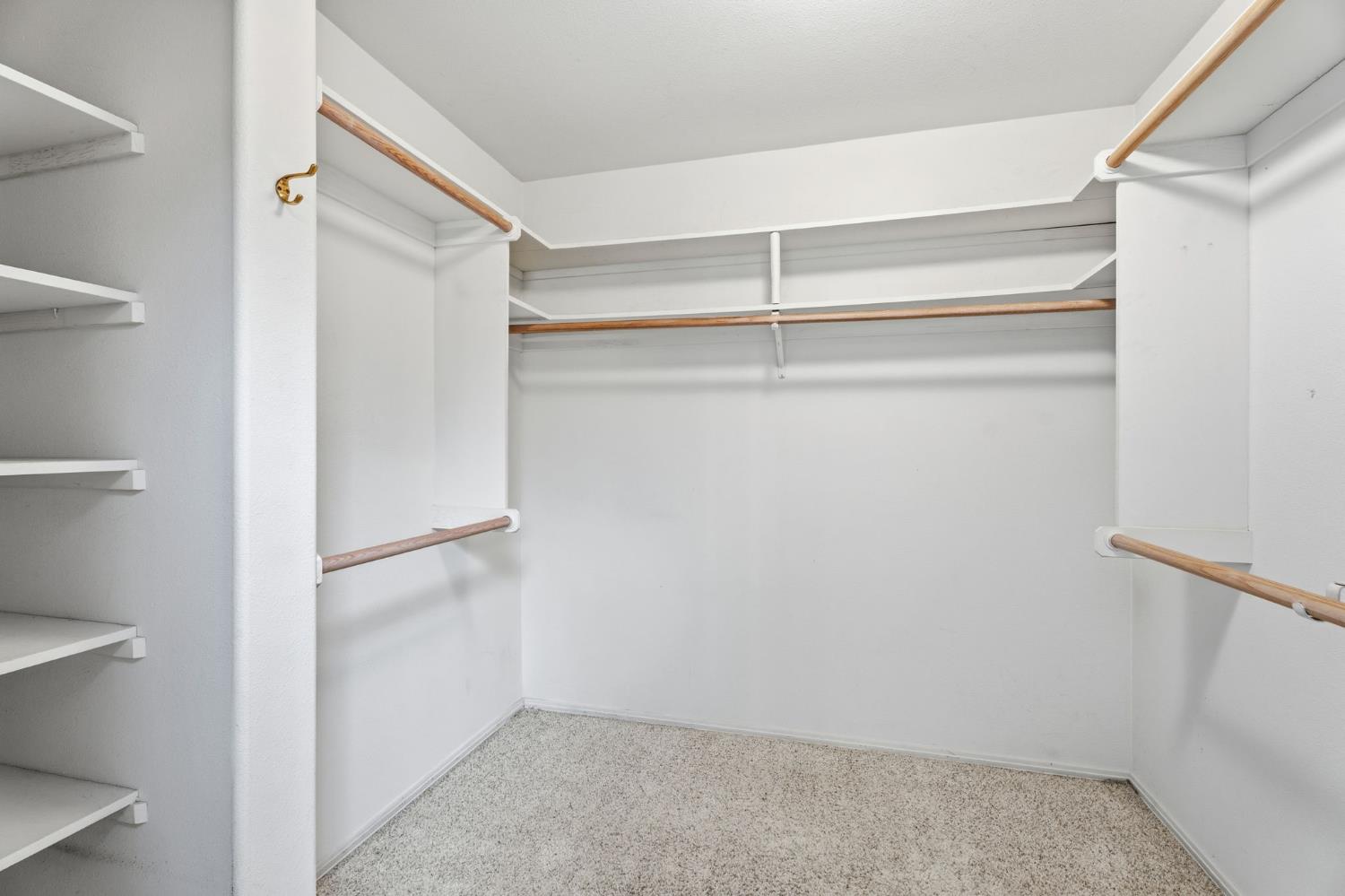 382 E Walnut Hill Ave, Fresno, CA 93720