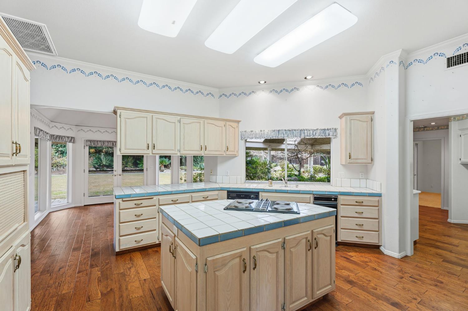 382 E Walnut Hill Ave, Fresno, CA 93720