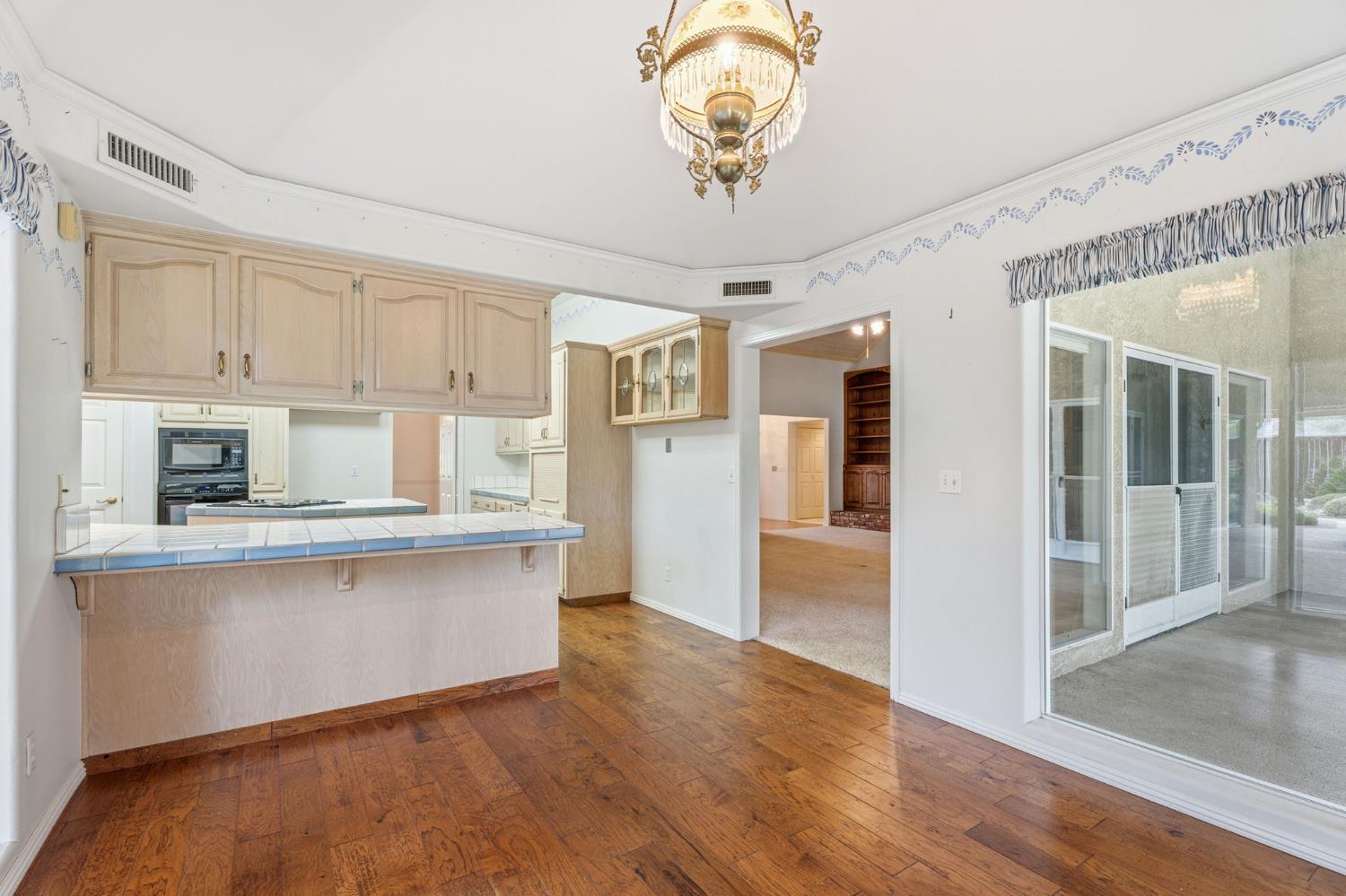 382 E Walnut Hill Ave, Fresno, CA 93720