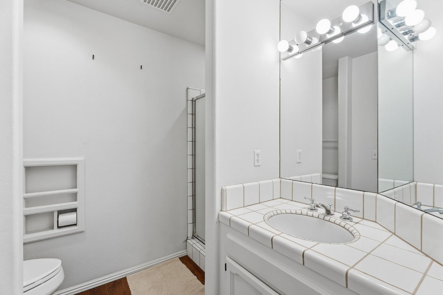 382 E Walnut Hill Ave, Fresno, CA 93720