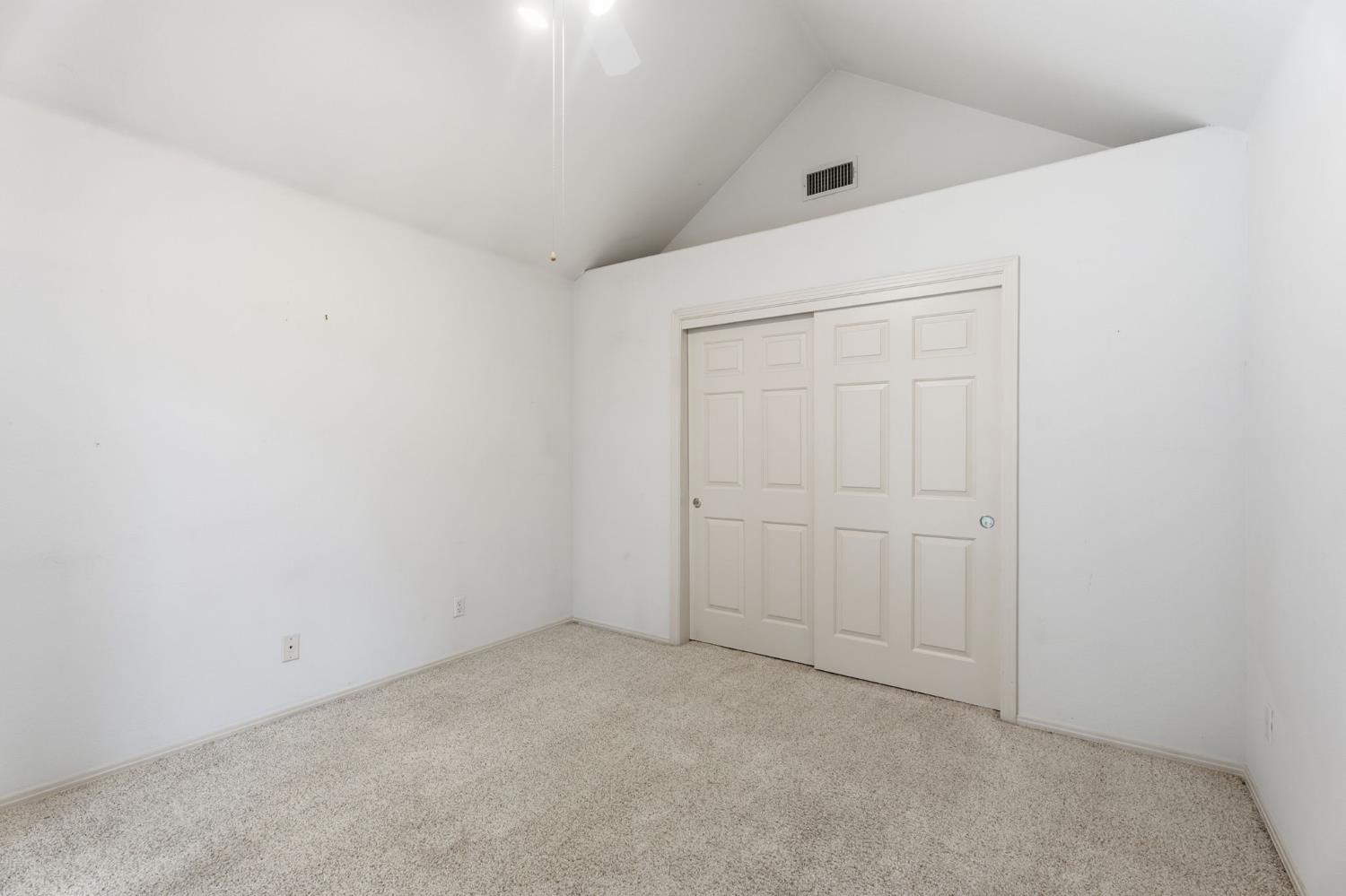 382 E Walnut Hill Ave, Fresno, CA 93720