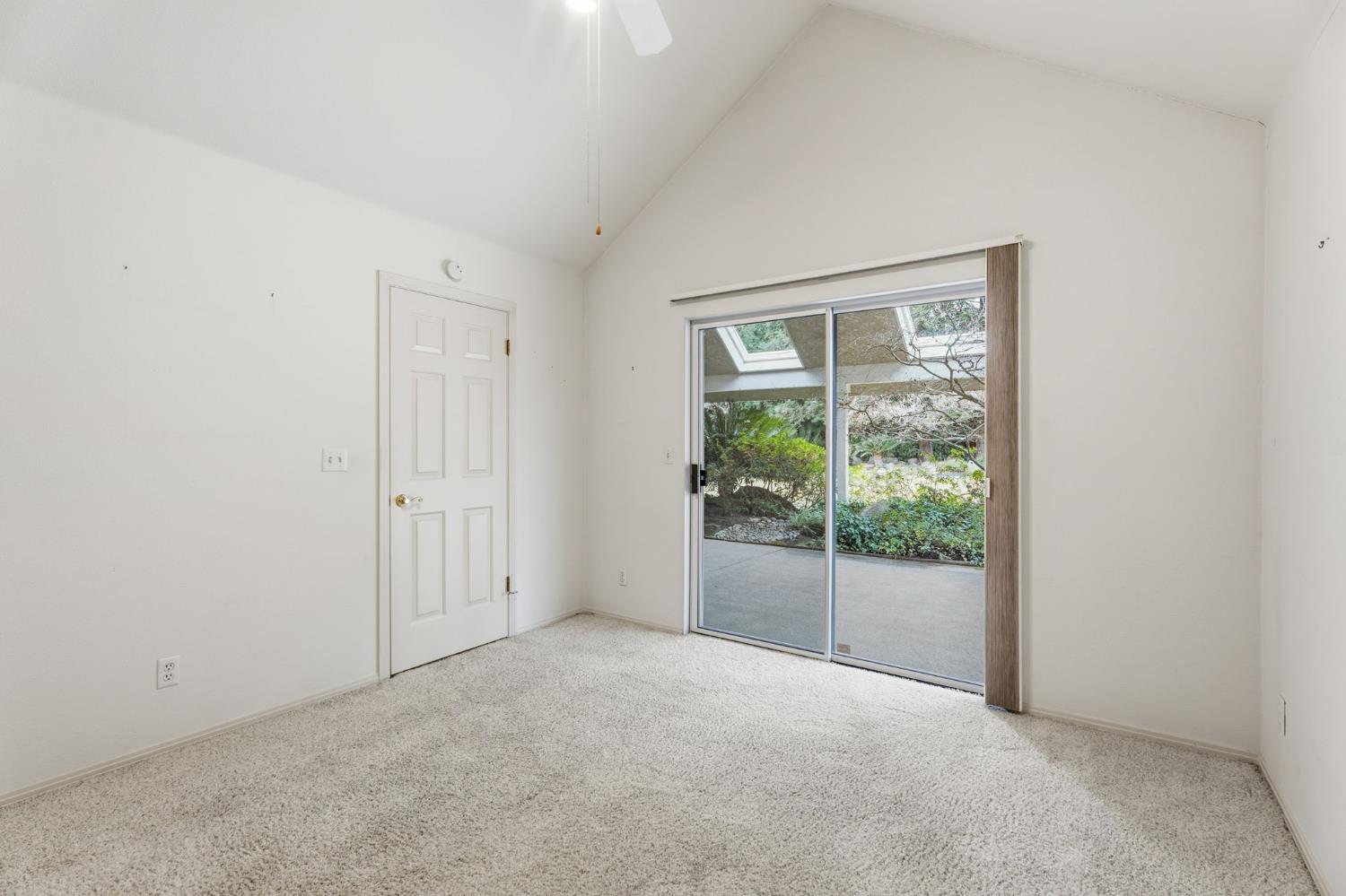 382 E Walnut Hill Ave, Fresno, CA 93720