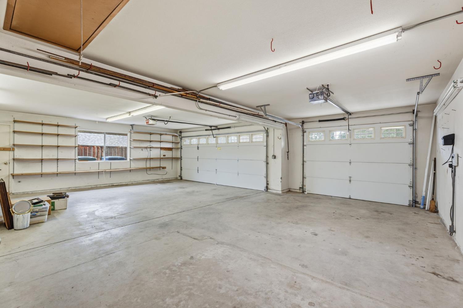 382 E Walnut Hill Ave, Fresno, CA 93720