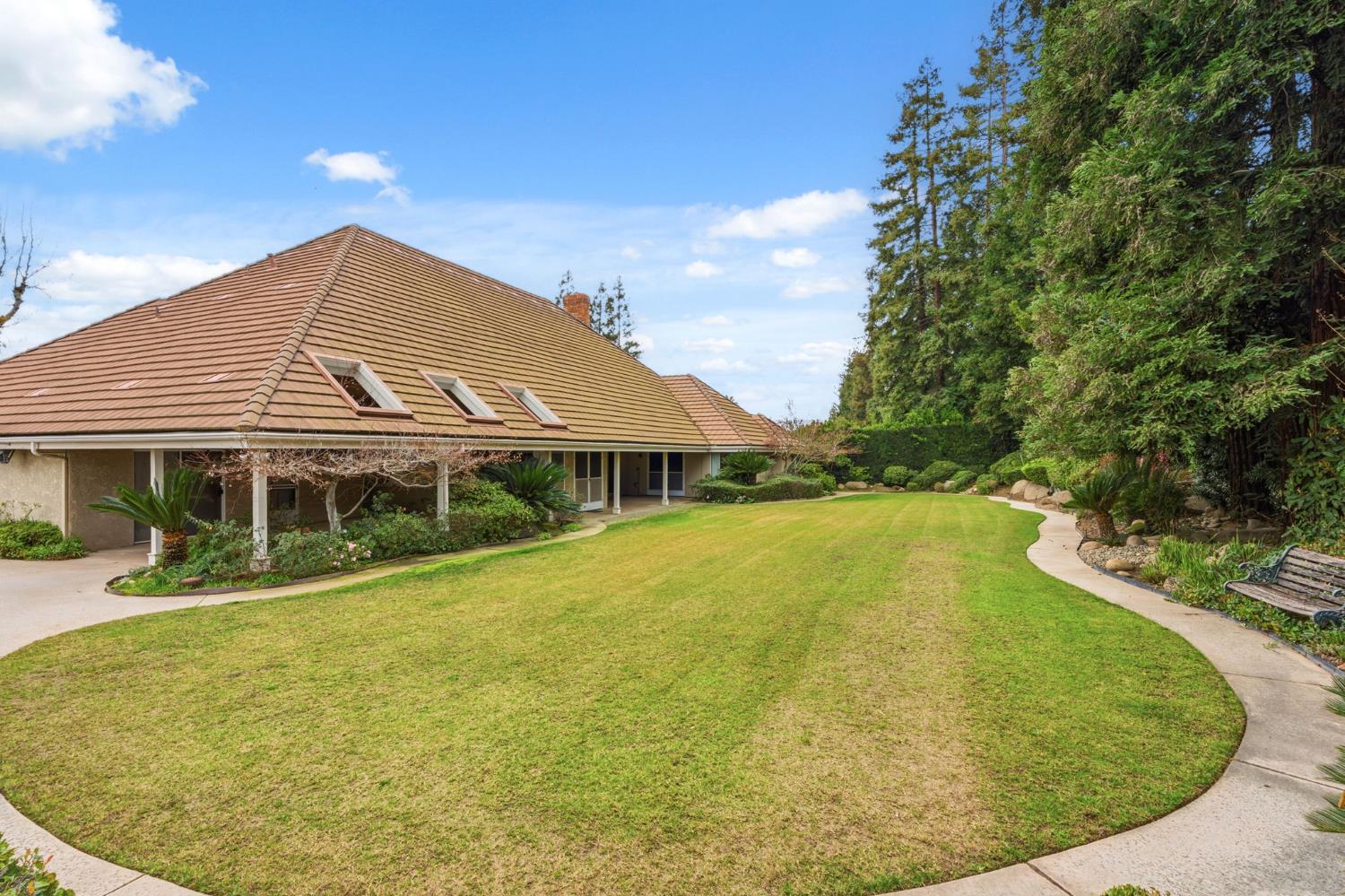 382 E Walnut Hill Ave, Fresno, CA 93720