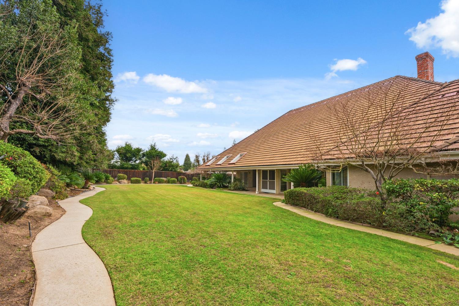 382 E Walnut Hill Ave, Fresno, CA 93720