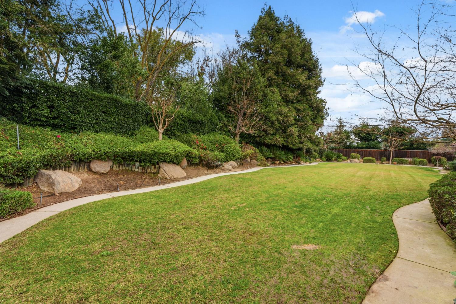 382 E Walnut Hill Ave, Fresno, CA 93720