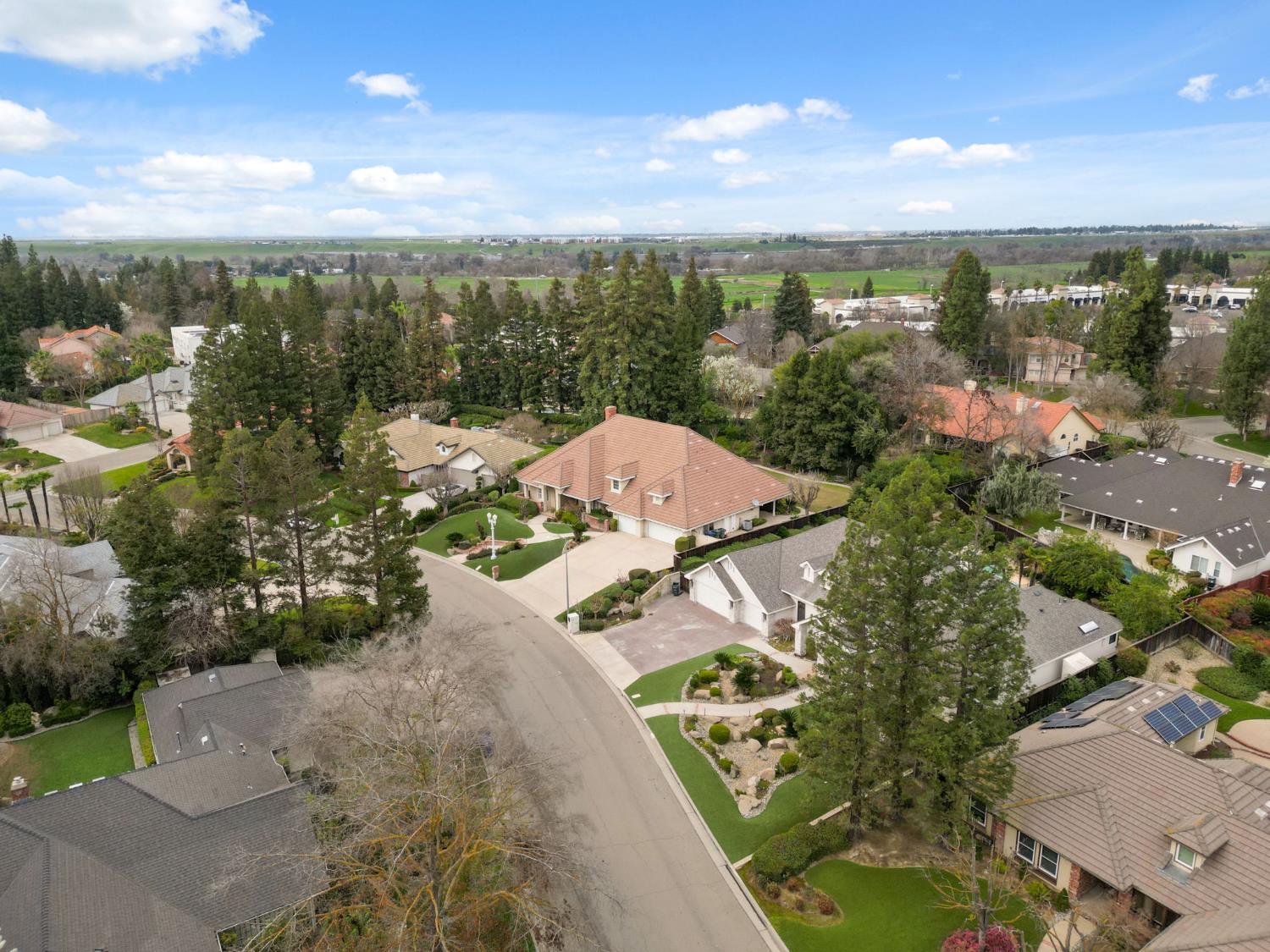 382 E Walnut Hill Ave, Fresno, CA 93720