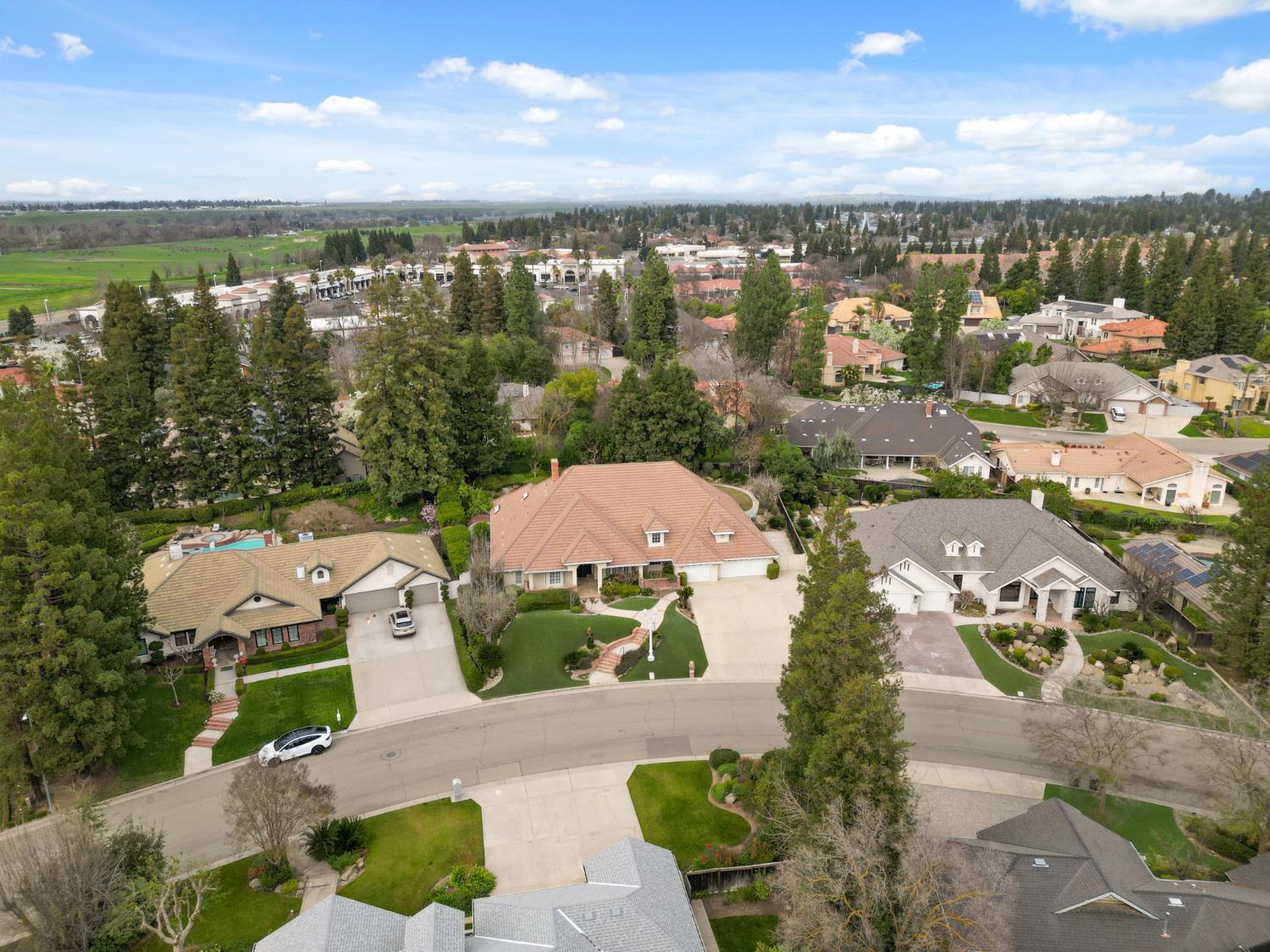 382 E Walnut Hill Ave, Fresno, CA 93720