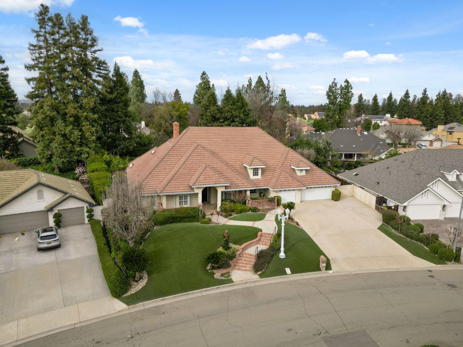 382 E Walnut Hill Ave, Fresno, CA 93720