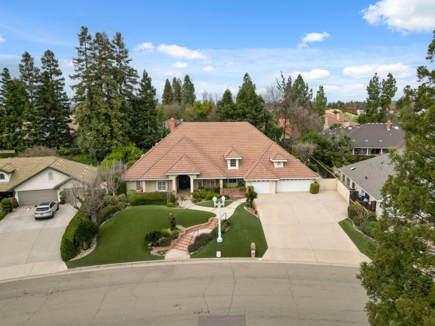 382 E Walnut Hill Ave, Fresno, CA 93720