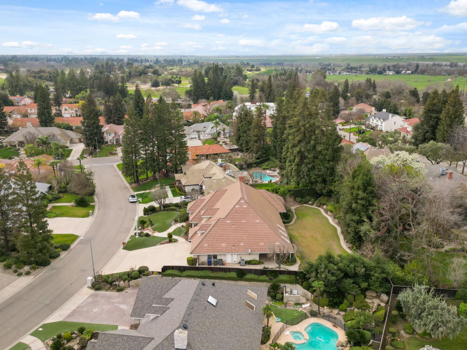 382 E Walnut Hill Ave, Fresno, CA 93720