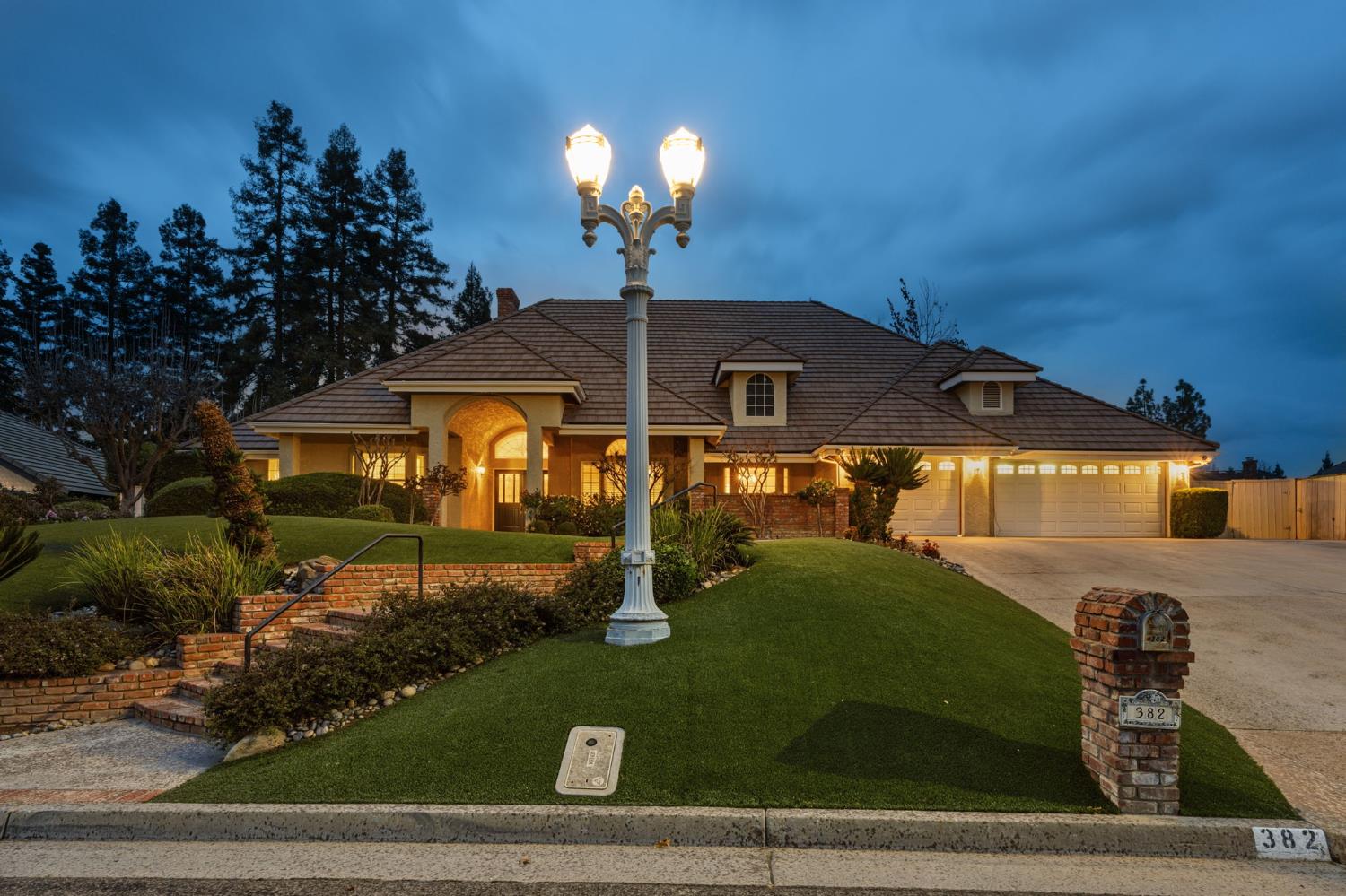 382 E Walnut Hill Ave, Fresno, CA 93720