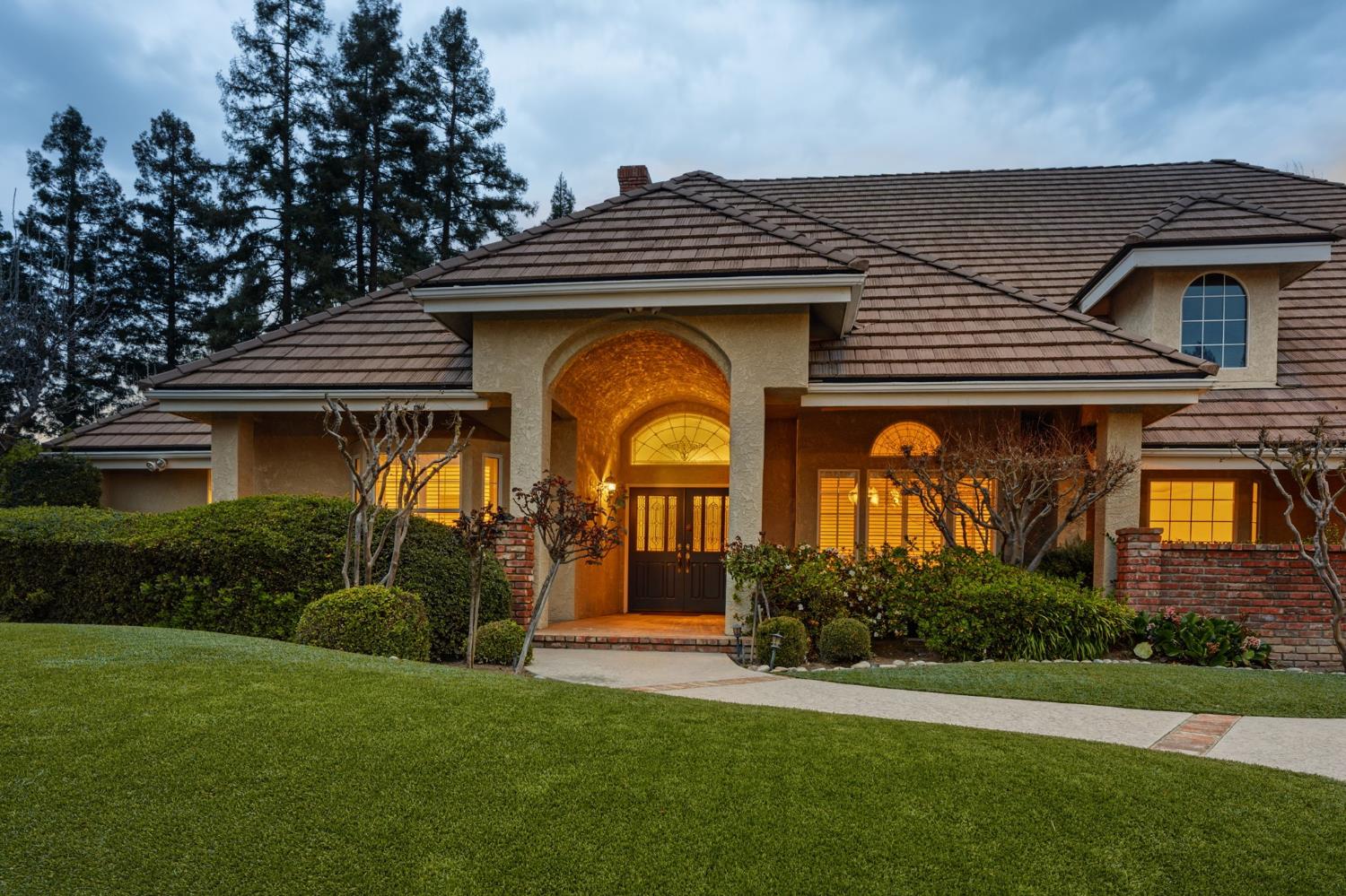 382 E Walnut Hill Ave, Fresno, CA 93720