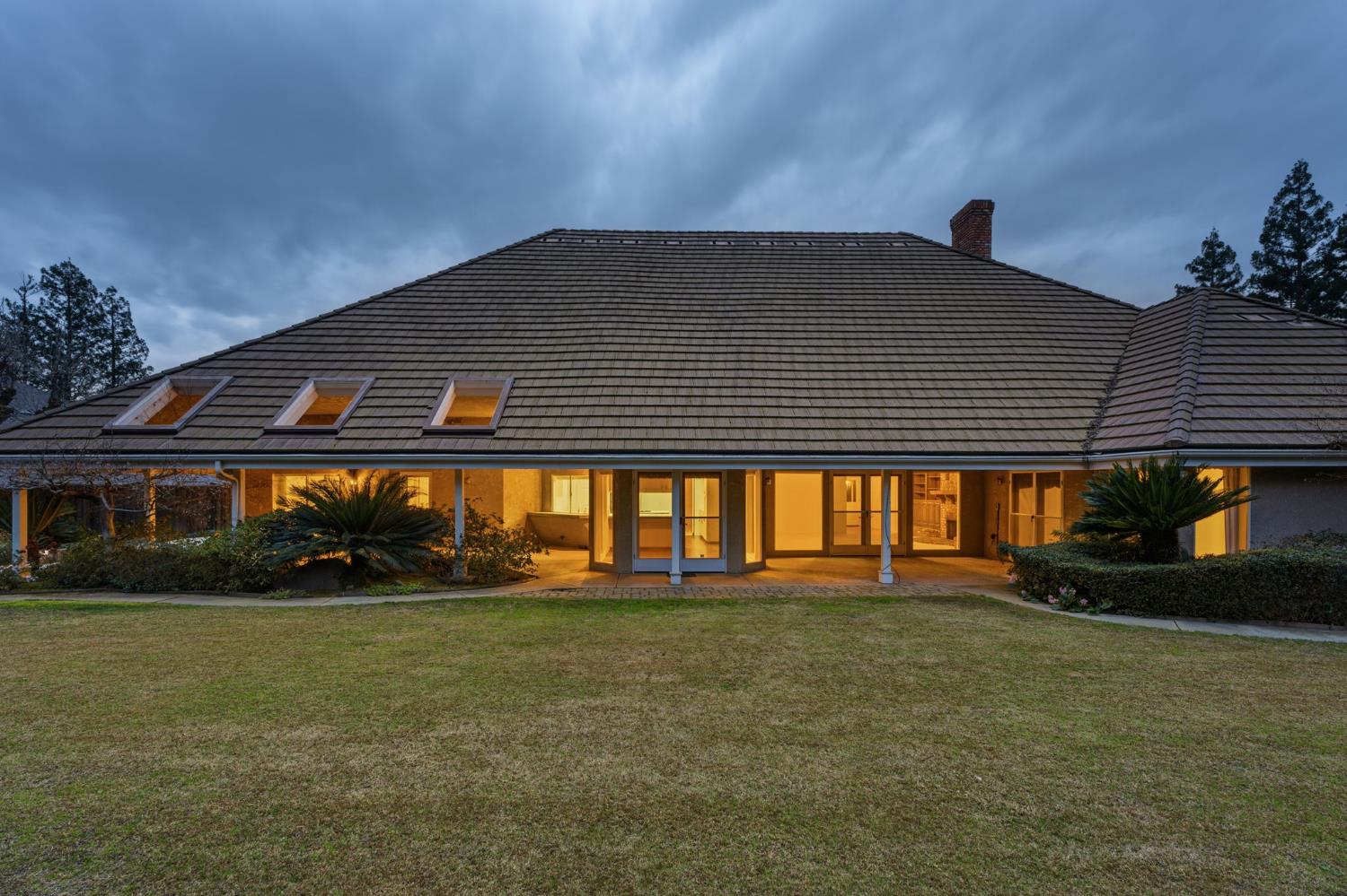 382 E Walnut Hill Ave, Fresno, CA 93720