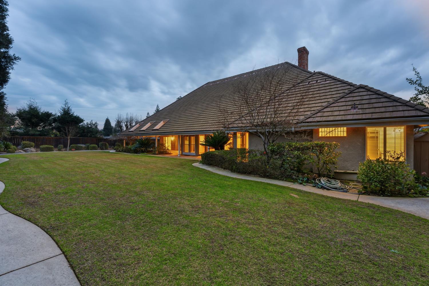 382 E Walnut Hill Ave, Fresno, CA 93720