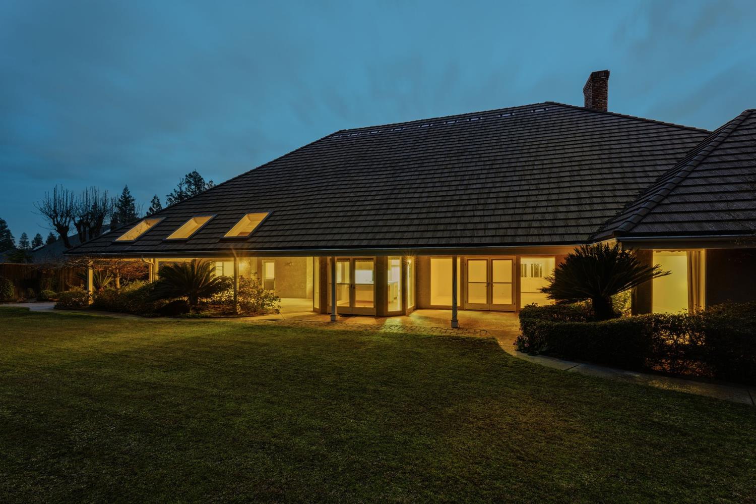 382 E Walnut Hill Ave, Fresno, CA 93720