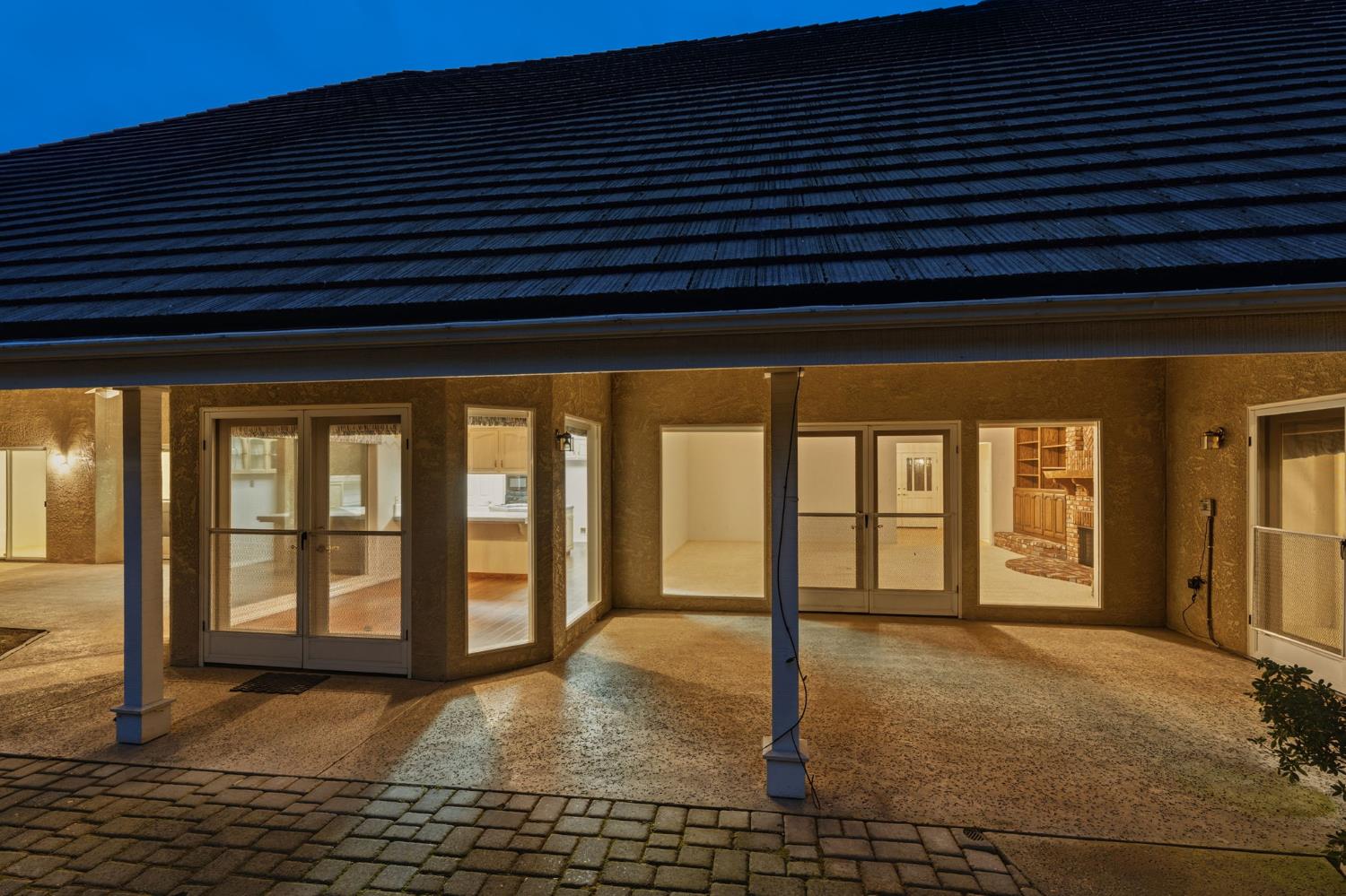 382 E Walnut Hill Ave, Fresno, CA 93720