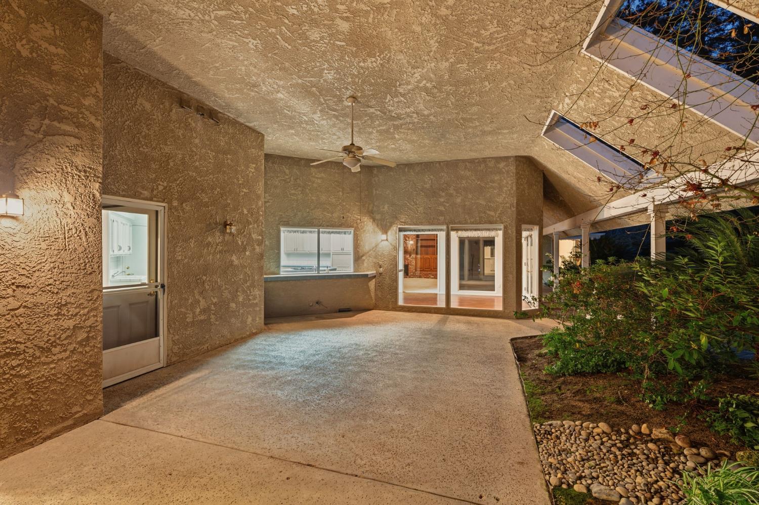 382 E Walnut Hill Ave, Fresno, CA 93720